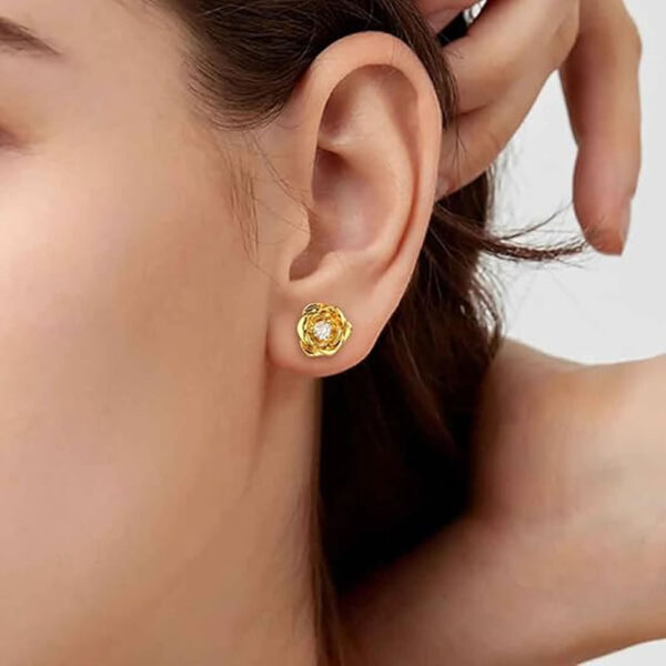 Brinco Flor folheado a ouro 18k - Imagem 2