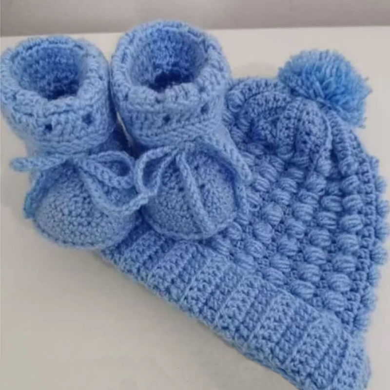 Touca e Sapatinho de Crochê Azul